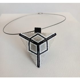 Háromszög medál sötétlila csíkkal